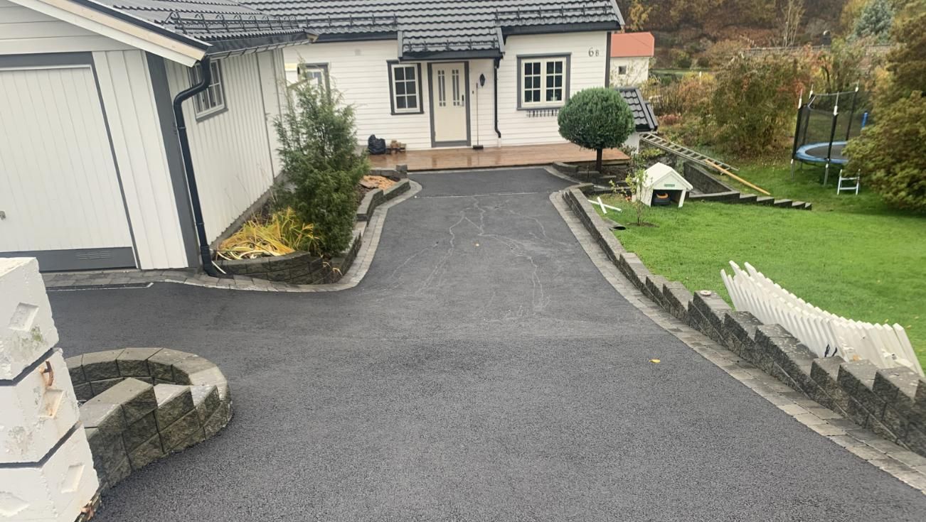 Asfaltert inngangsparti